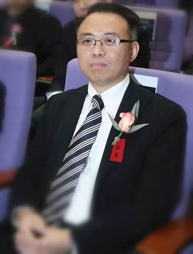 清華大學(xué)經(jīng)濟(jì)管理學(xué)院黨委副書記 清華大學(xué)互聯(lián)網(wǎng)產(chǎn)業(yè)研究院院長(zhǎng) 朱巖教授